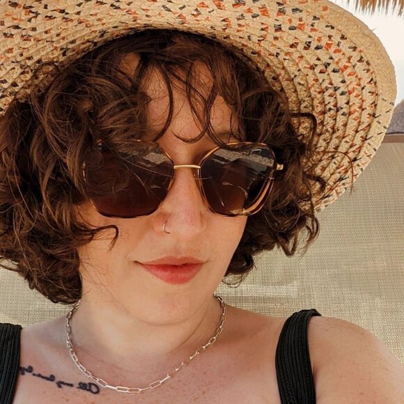 Meet your Posher, Ellen - Picture 1 of 1